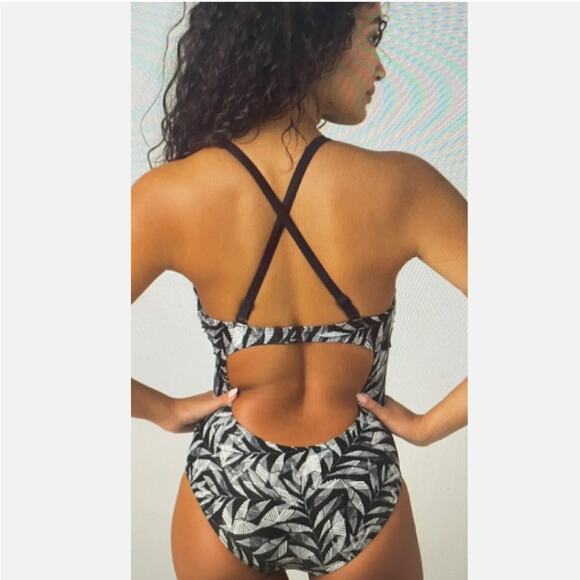 Prana 34d swimsuit BNWT PRANA W'S MARINA ONE PIECE black springtime - Picture 6 of 7